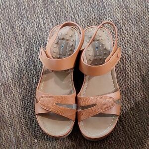 ORTREX Camel Tan Massage-Node Slide Sandals